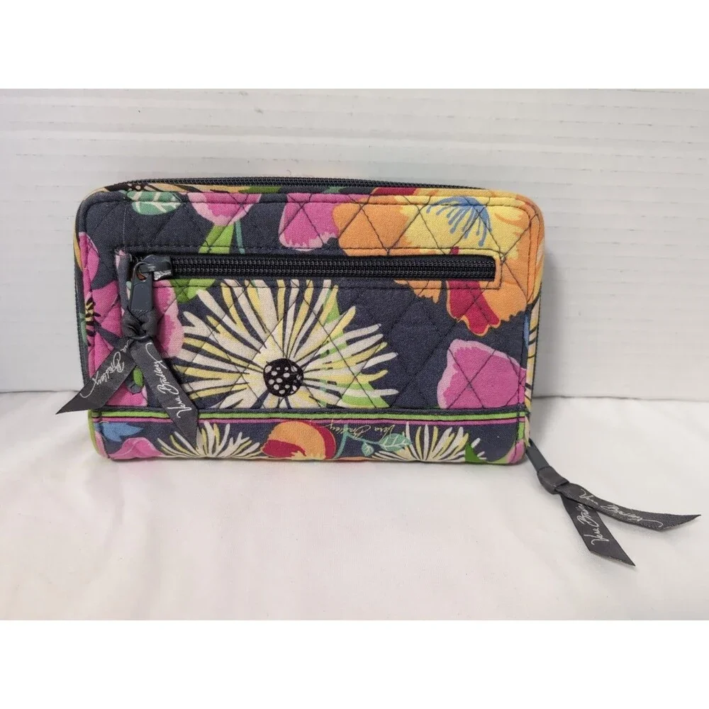 VERA BRADLEY WALLET Zip around TURNLOCK FLORAL PRINT